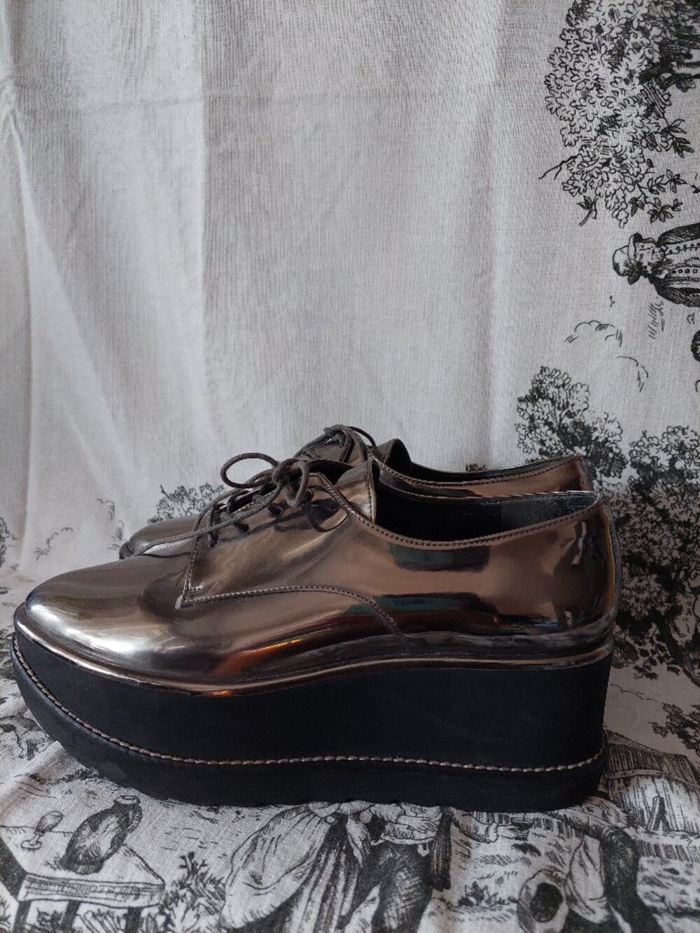 Stuart Weitzman Kent Platform Oxford Shoes Metallic Gray Near Black shoes